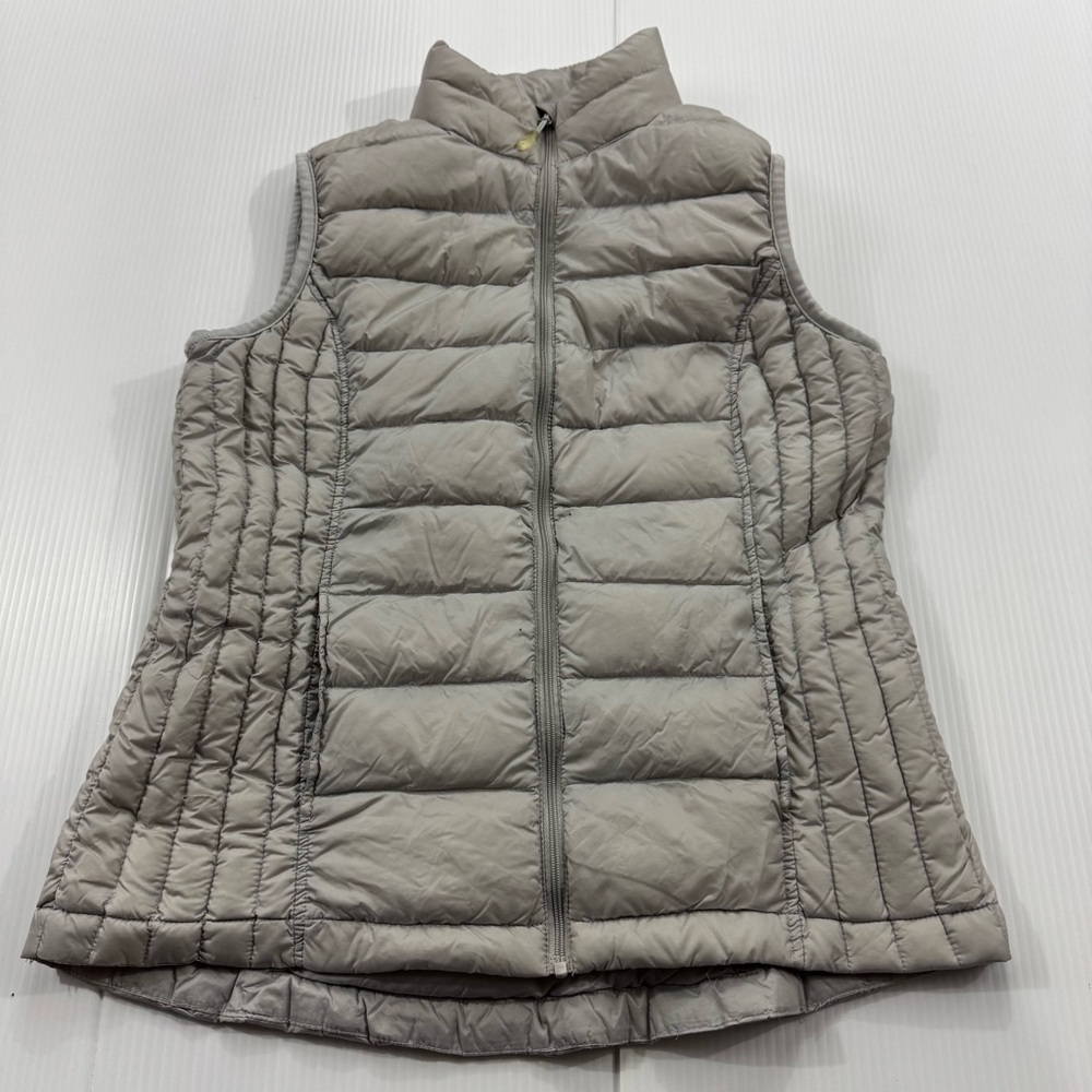 551. Women’s Gray Quilted Puffer Vest (S)